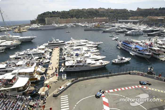 Jarno Trulli lídera a Fernando Alonso