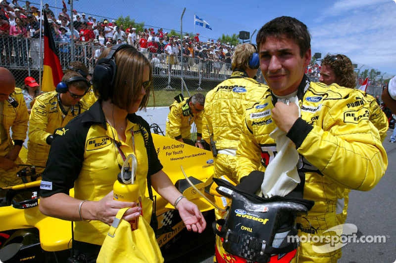 Timo Glock en la parrilla de salida