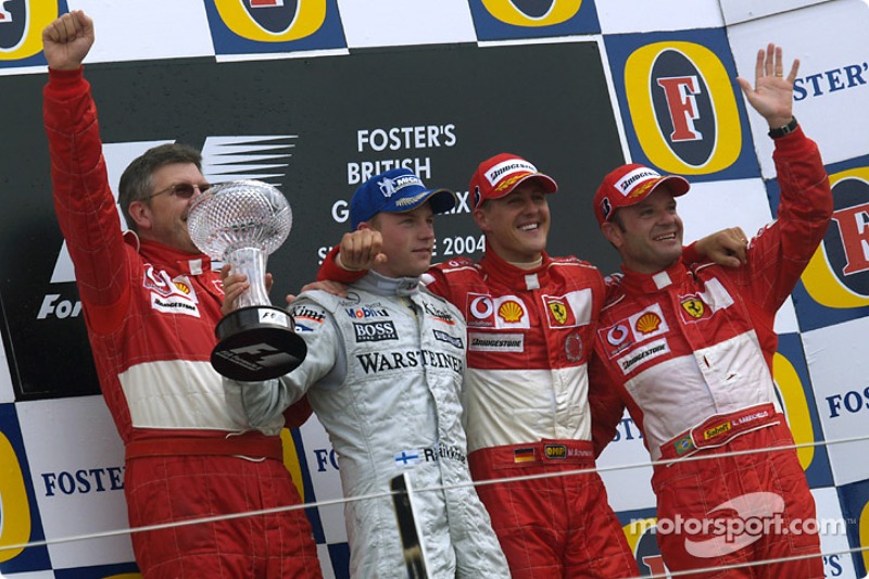 Podio de F1 en Silverstone 2004: 1. Michael Schumacher, 2. Kimi Räikkönen, 3. Rubens Barrichello