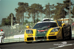 #29 Harrod's Mach One Racing, McLaren F1 GTR: Andy Wallace, Olivier Grouillard, Derek Bell