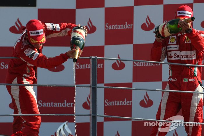 Podio: ganador de la carrera Fernando Alonso, Scuderia Ferrari y tercer lugar Felipe Massa, Scuderia