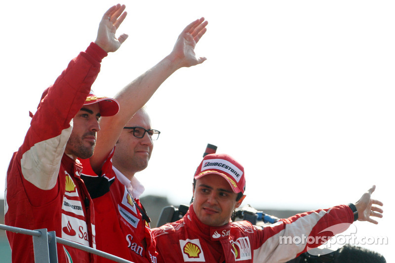 Podium: race winnaar Fernando Alonso, Scuderia Ferrari, 3de Felipe Massa, Scuderia Ferrari