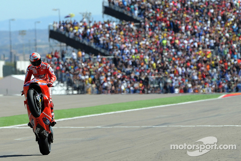 Le vainqueur Casey Stoner, Ducati Marlboro Team