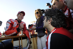 Ganador de la pole Casey Stoner, Ducati Marlboro Team