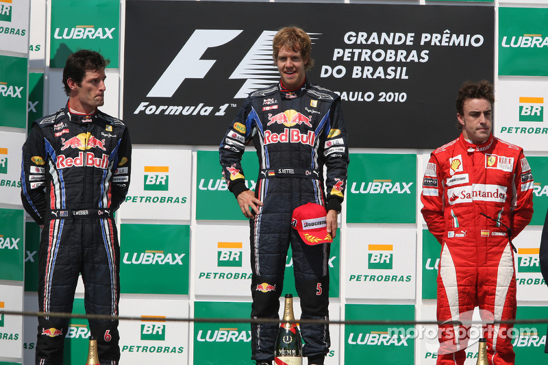 Podio: ganador de la carrera Sebastian Vettel, Red Bull Racing, segundo lugar Mark Webber, Red Bull 