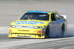 El Ford de Travis Kvapil, Front Row Motorsports con Yates Racing