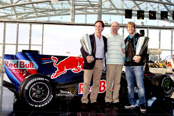 Teambaas Christian Horner, chief technical officer Adrian Newey en Sebastian Vettel