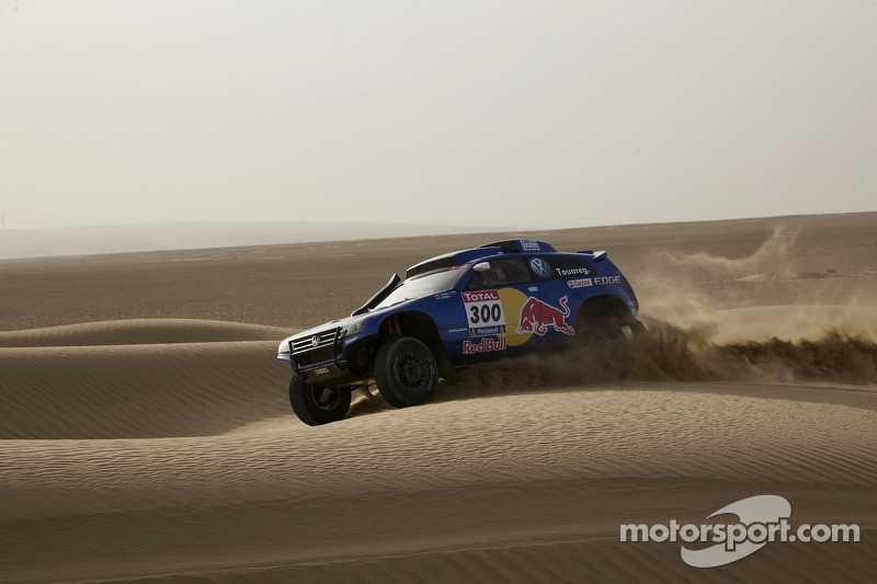 Volkswagen Motorsport: Carlos Sainz y Lucas Cruz Senra prueban el Wolkswagen Race Touareg 3 en Marru