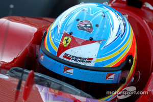 Fernando Alonso, Scuderia Ferrari with a sticker of Robert Kubica, Lotus Renault GP helmet
