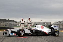 Monisha Kaltenborn, Sauber-Direktorin; Sergio Perez, Sauber F1 Team; Peter Sauber, Sauber-Teamchef; 