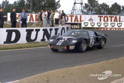 Première victoire Ford aux 24 Heures du Mans 1966 : la Ford GT-40 Mark II gagnante pilotée par Bruce McLaren et Chris Amon