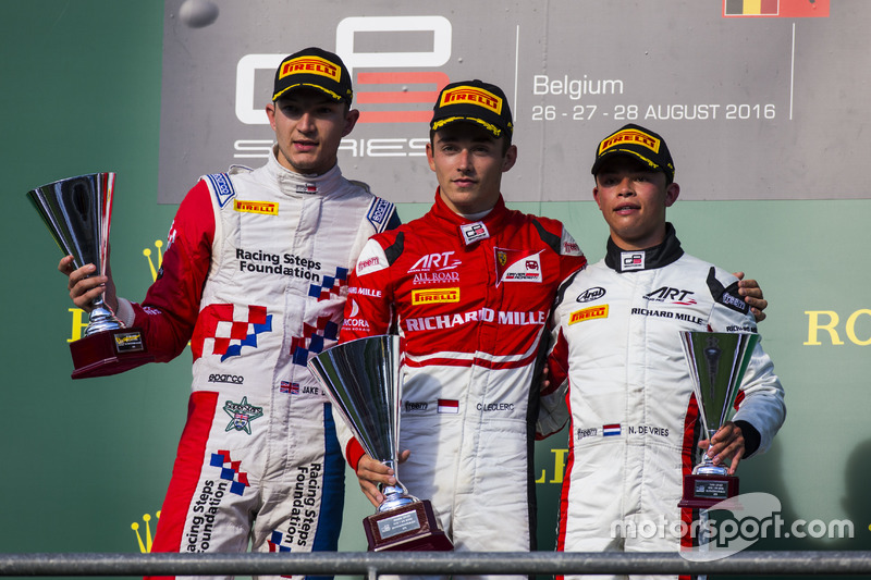 Podium : le vainqueur Charles Leclerc, ART Grand Prix, le deuxième Jake Dennis, Arden International, le troisième Nyck De Vries, ART Grand Prix