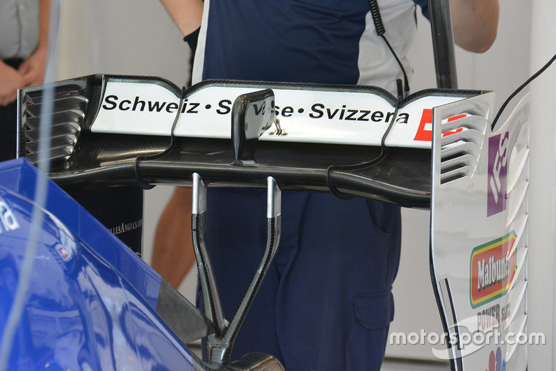 Sauber C35 achtervleugel detail