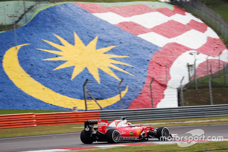Mesclando curvas e longas retas, o circuito de Sepang tem 56% de sua volta com o acelerador cravado. Trata-se de uma exigência média aos motores dos carros.