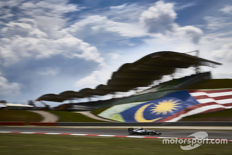 Graças a um novo asfalto, Sepang se tornou uma pista mais veloz. Em 2016, a pole position, conquistada por Lewis Hamilton, teve velocidade média de 214,914 km/h.
