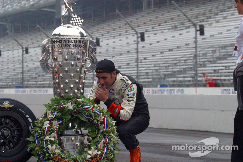 Dario Franchitti looks for his boyhood idol and fellow Scotsman, Graham Hill on the Borg Warner Trophy