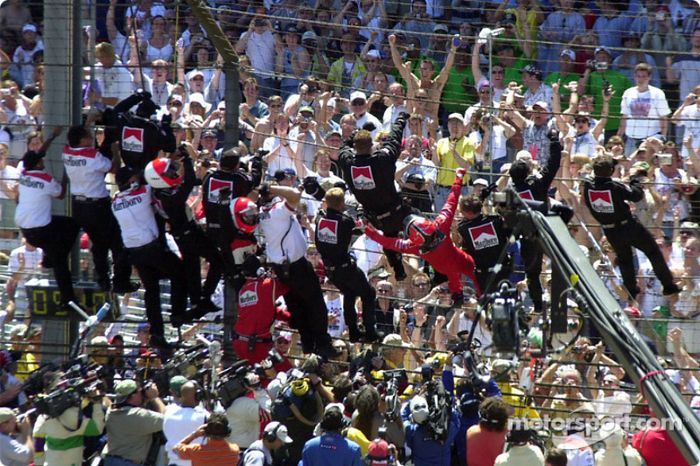 Ganador de la edición de 2002: Helio Castroneves, Dallara/Chevrolet