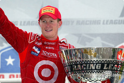 Scott Dixon célèbre le titre