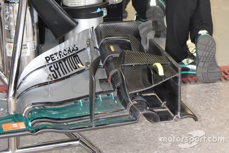 Mercedes F1 W07: Frontflügel