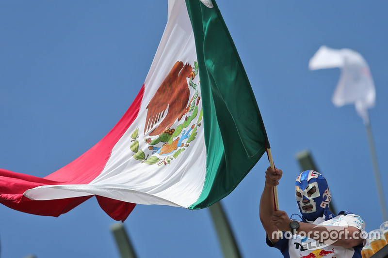 Fan con una máscara