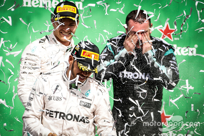 Doble podio de Mercedes