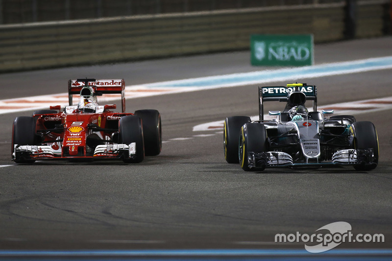 Себастьян Феттель, Ferrari SF16-H, и Нико Росберг, Mercedes AMG F1 W07 Hybrid
