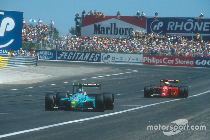 Ivan Capelli, Leyton House CG901 Judd leads Alain Prost, Ferrari 641