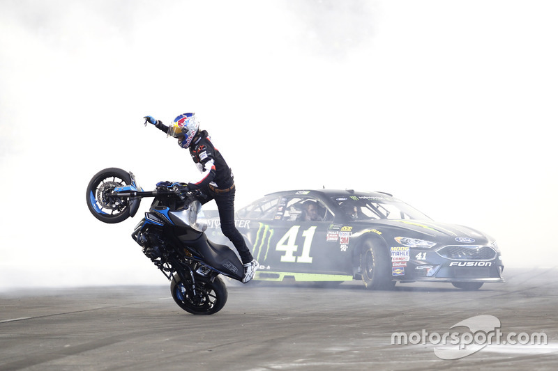 Zwischendurch: Show-Einlagen mit Stunts und Demoruns, unter anderem ...