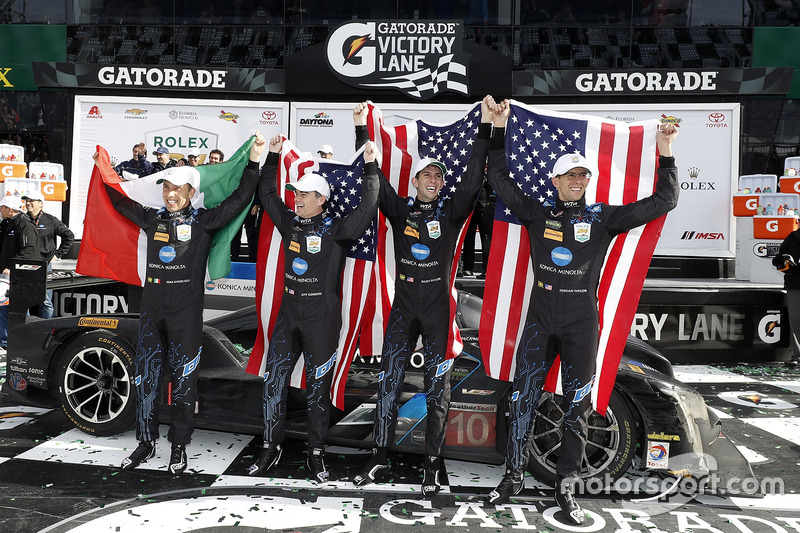 Ganadores #10 Wayne Taylor Racing Cadillac DPi: Ricky Taylor, Jordan Taylor, Max Angelelli, Jeff Gordon