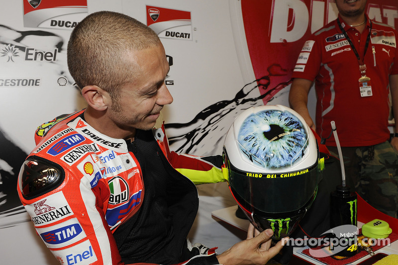 Valentino Rossi dévoile son casque