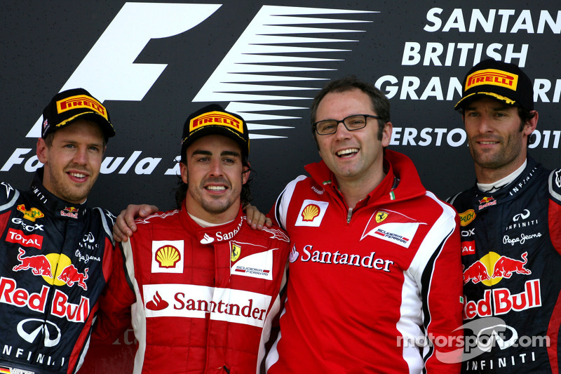 Podium : le vainqueur Fernando Alonso, Scuderia Ferrari, le deuxième, Sebastian Vettel, Red Bull Racing, le troisième, Mark Webber, Red Bull Racing