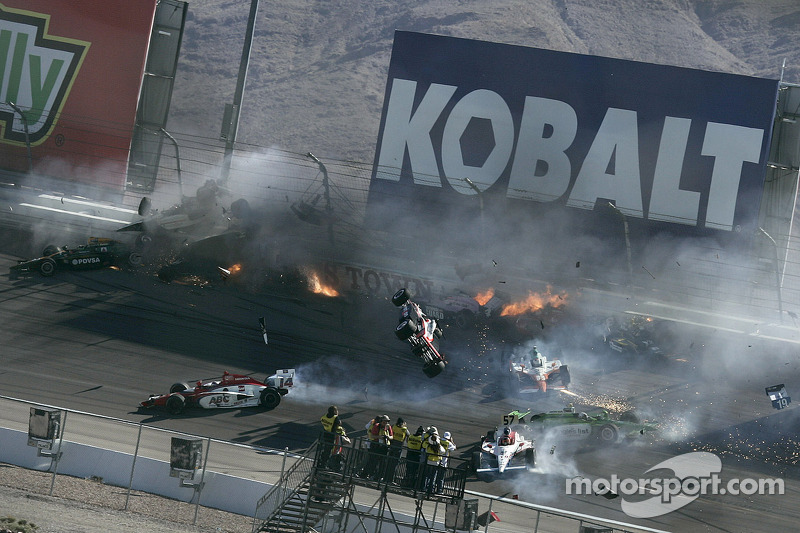 El horrible accidente de 15 coches dónde Dan Wheldon perdió la vida