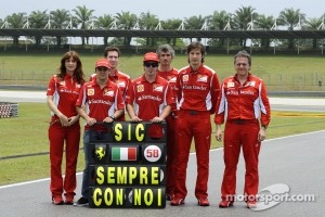 Fernando Alonso, Felipe Massa and the Scuderia Ferrari's tribute to Marco Simoncelli