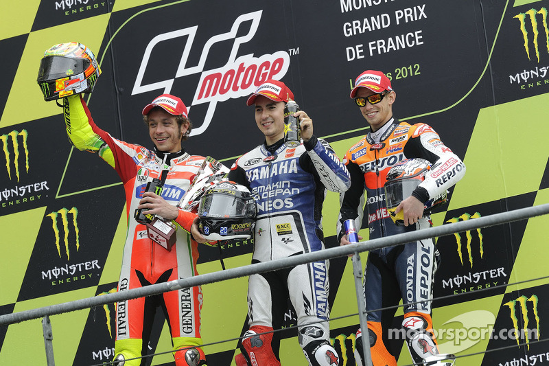 Podio: carrera ganador Jorge Lorenzo, Yamaha Factory Racing; Valentino Rossi, Ducati Marlboro Team e