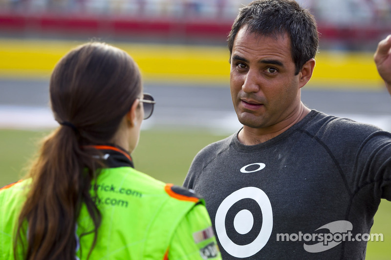 Danica Patrick, Stewart-Haas Racing Chevrolet, Juan Pablo Montoya, Earnhardt Ganassi Racing Chevrole