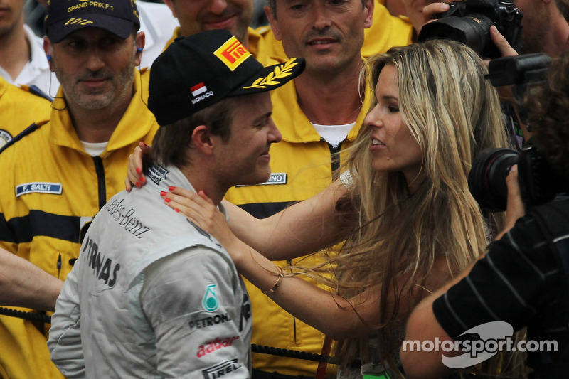 Nico Rosberg, de Mercedes GP y su novia Vivian Sibold