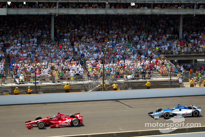 Dario Franchitti, Target Chip Ganassi Racing Honda führt vor Takuma Sato, Rahal Letterman Lanigan Ho