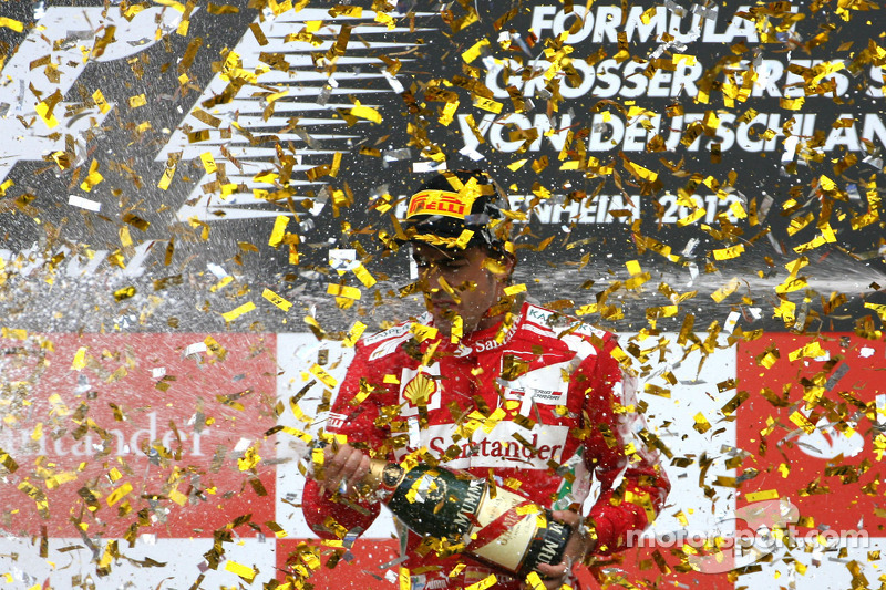 Podium: winnaar Fernando Alonso, Scuderia Ferrari