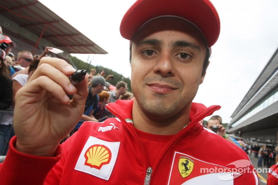 Felipe Massa, Scuderia Ferrari signing autographs for the fans