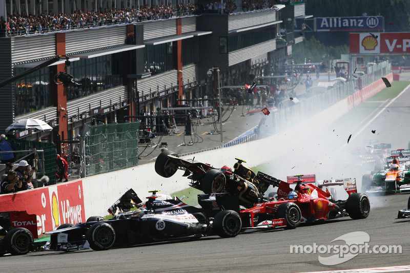 A crash at the start involving Lewis Hamilton, McLaren, Romain Grosjean, Lotus F1, Fernando Alonso, Ferrari, Kamui Kobayashi, Sauber