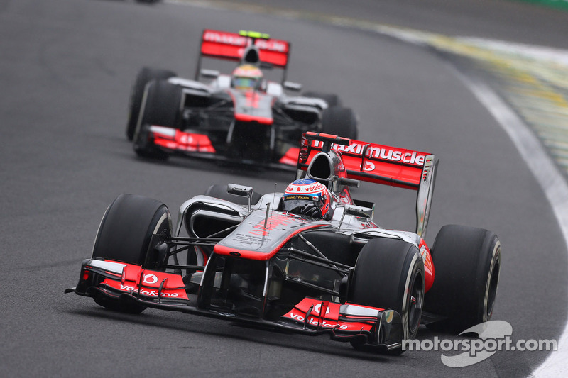 Jenson Button, McLaren führt vor Teamkollege Lewis Hamilton, McLaren