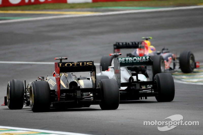 Kimi Raikkonen, Lotus F1 Team en Michael Schumacher, Mercedes GP