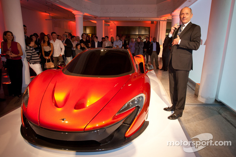 Ron Dennis voorstelling McLaren P1