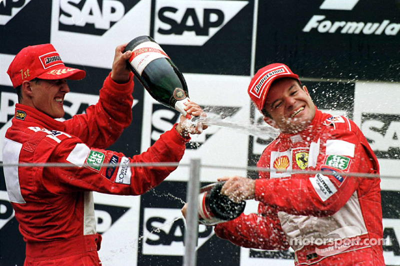 Podio: ganador de la carrera  Michael Schumacher y el segundo lugar Rubens Barrichello