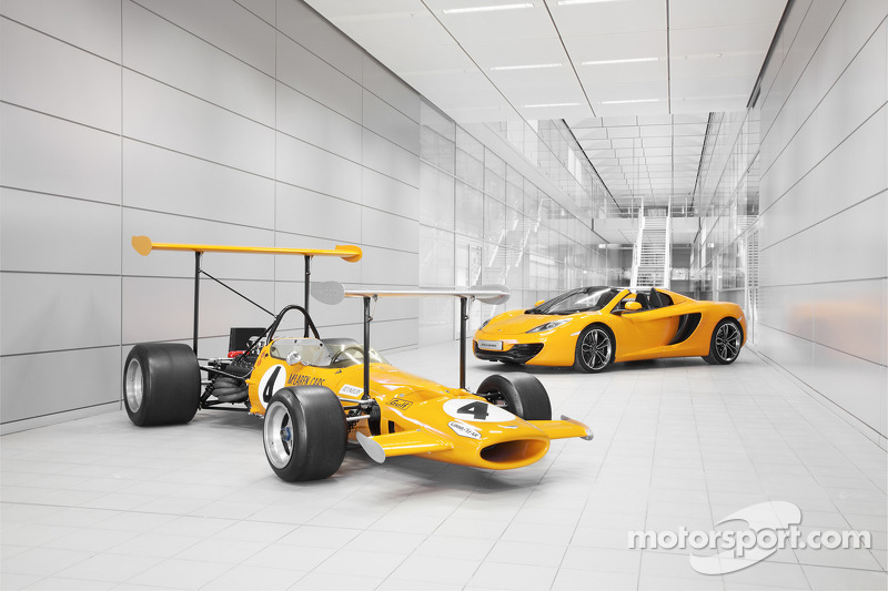 De 1969 McLaren M7C en de McLaren MP4-12C Spider