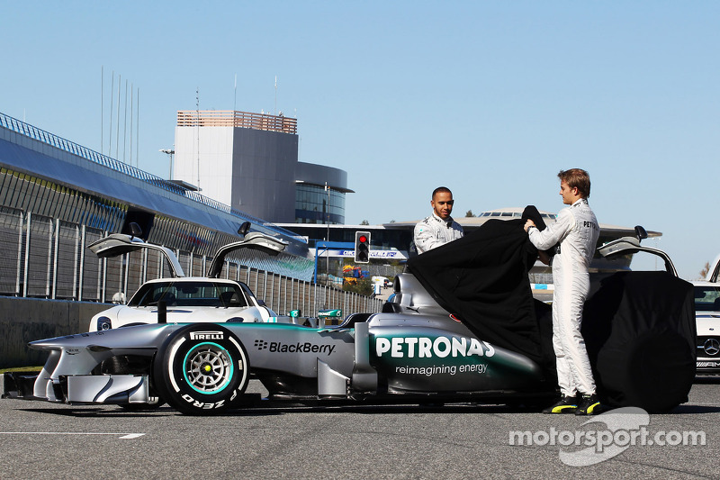 Льюіс Хемілтон і Ніко Росберг презентують Mercedes AMG F1 W04