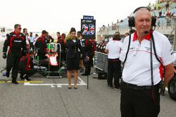 John Booth, Marussia F1 Team Director del equipo en la parrilla