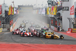 Start: Ryan Hunter-Reay, Andretti Autosport, Chevrolet, in Führung