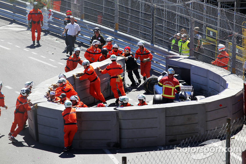 Marshals repair the damaged airfence after Pastor Maldonado, Williams FW35 crashed and stopped the r