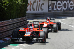 Max Chilton, Marussia F1 Team MR02 davanti al compagno di squadra Jules Bianchi, Marussia F1 Team MR